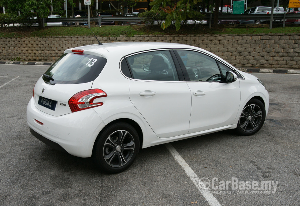Peugeot 208 Mk1 (2013) Exterior