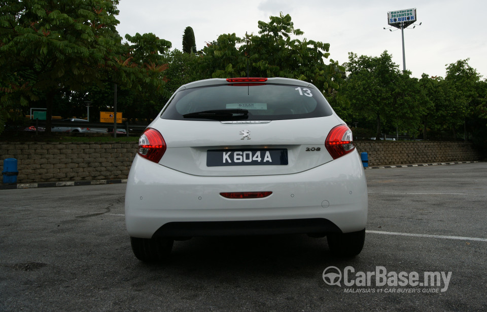 Peugeot 208 Mk1 (2013) Exterior