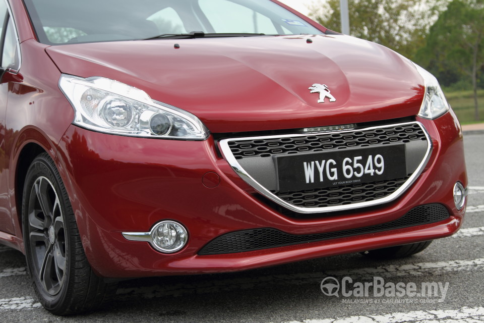 Peugeot 208 Mk1 (2013) Exterior