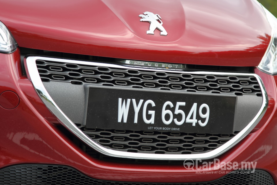 Peugeot 208 Mk1 (2013) Exterior