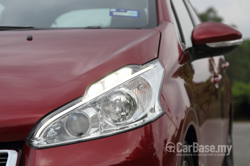 Peugeot 208 Mk1 (2013) Exterior