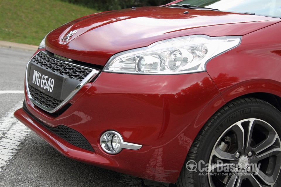 Peugeot 208 Mk1 (2013) Exterior