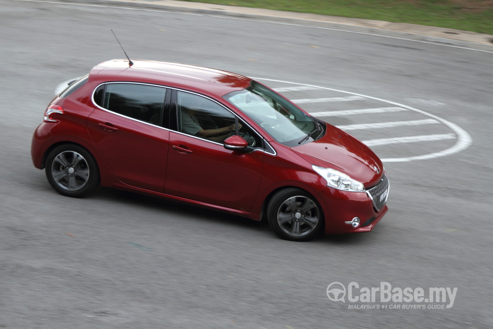 Peugeot 208 Mk1 (2013) Exterior