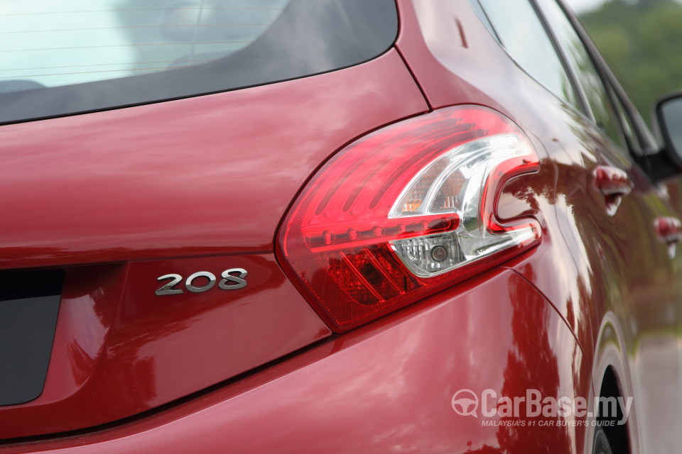 Peugeot 208 Mk1 (2013) Exterior