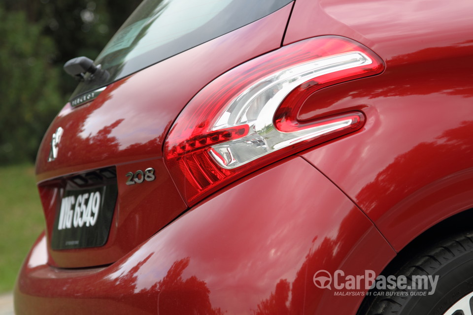 Peugeot 208 Mk1 (2013) Exterior