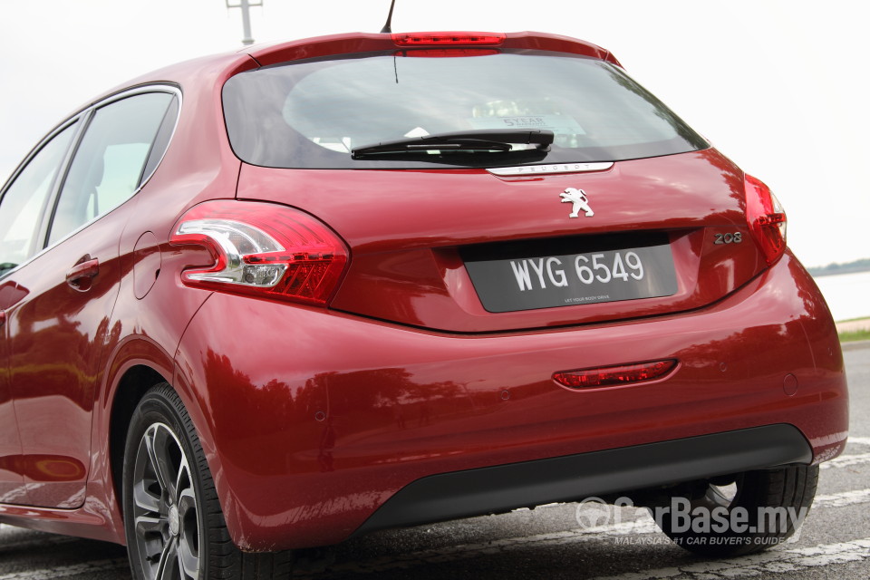 Peugeot 208 Mk1 (2013) Exterior