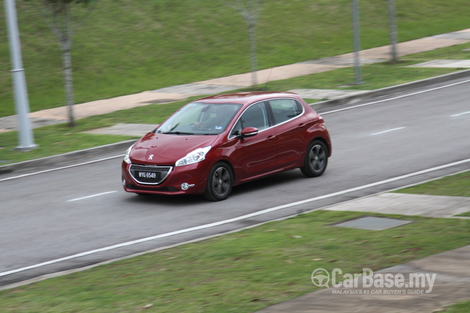 Peugeot 208 Mk1 (2013) Exterior