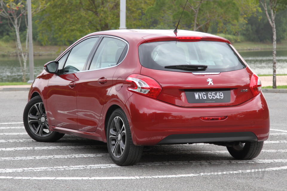 Perodua Aruz D38L (2019) Exterior