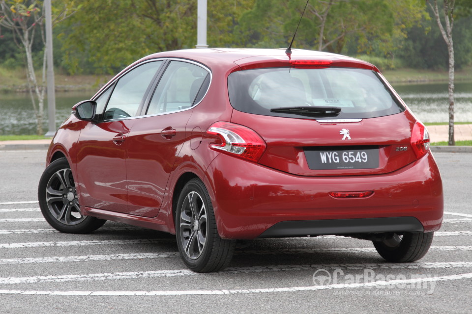 Peugeot 208 Mk1 (2013) Exterior