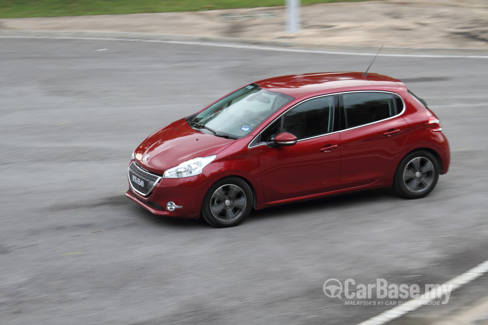 Peugeot 208 Mk1 (2013) Exterior