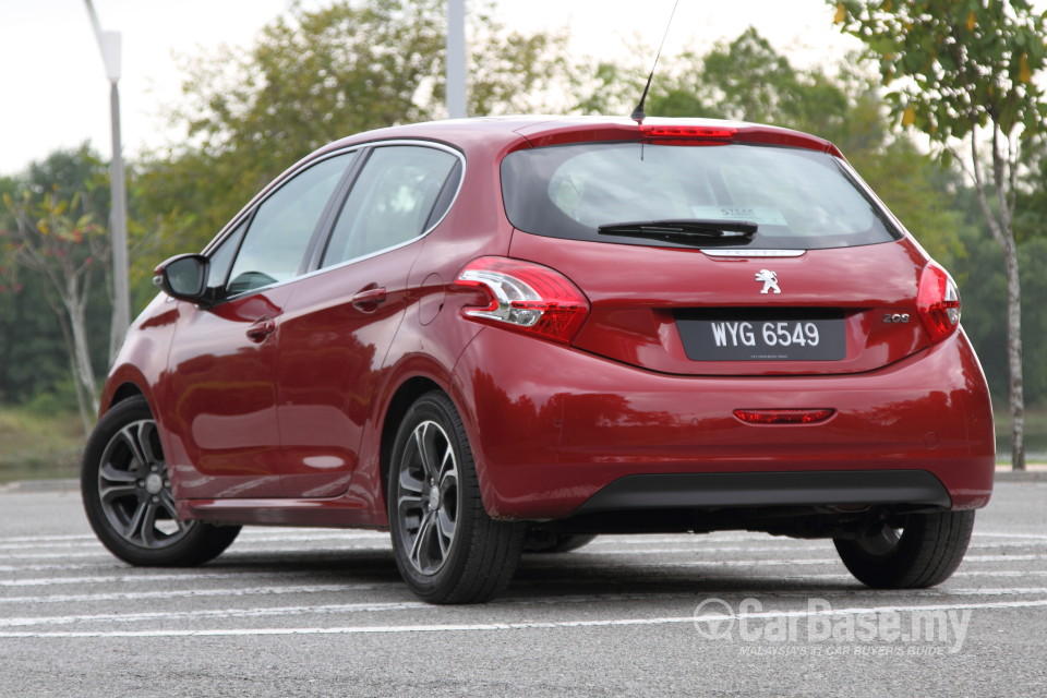 Peugeot 208 Mk1 (2013) Exterior