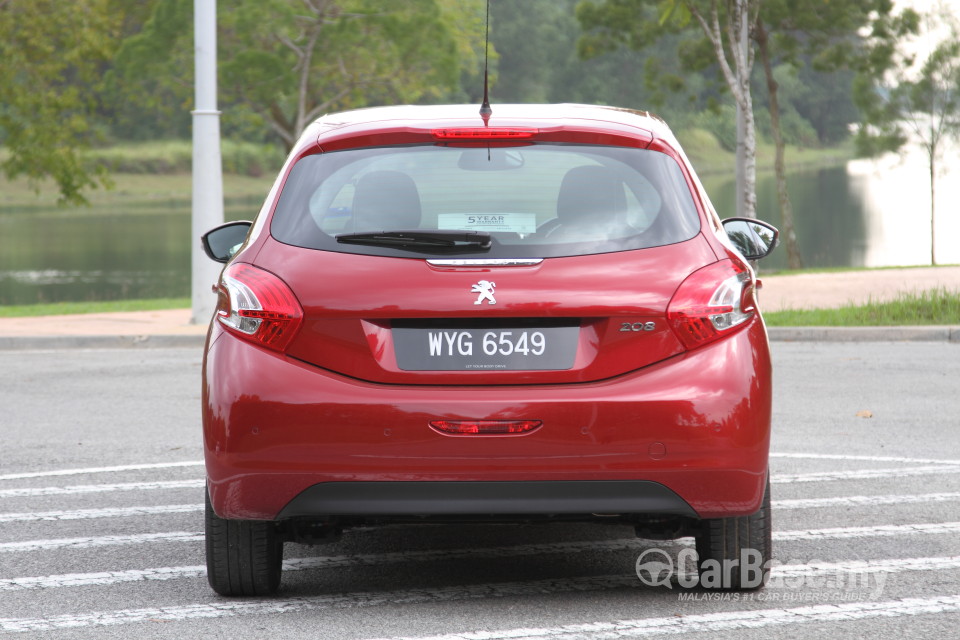 Peugeot 208 Mk1 (2013) Exterior