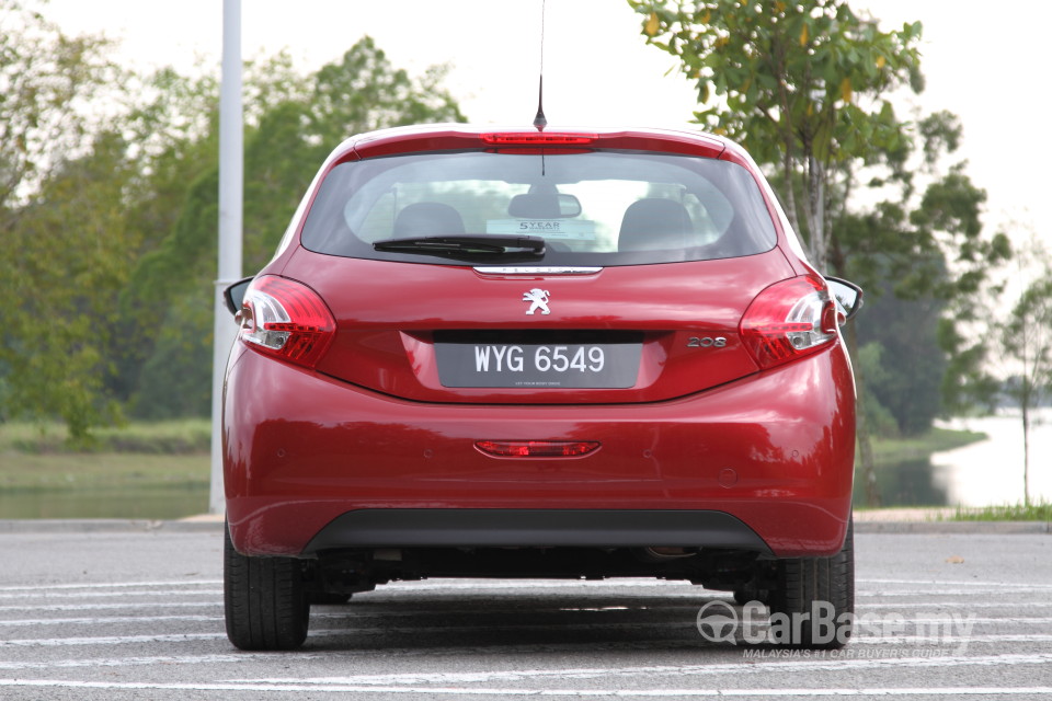 Peugeot 208 Mk1 (2013) Exterior