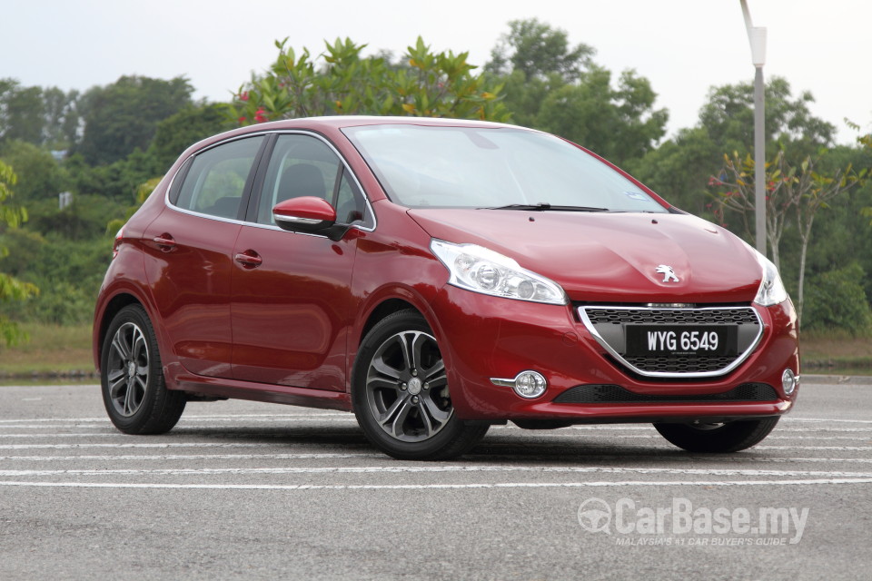 Peugeot 208 Mk1 (2013) Exterior