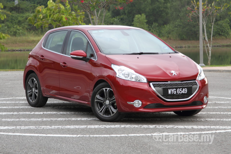 Peugeot 208 Mk1 (2013) Exterior