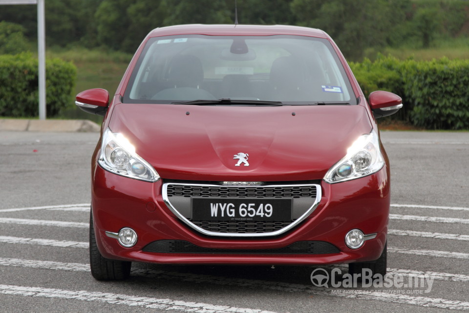 Peugeot 208 Mk1 (2013) Exterior