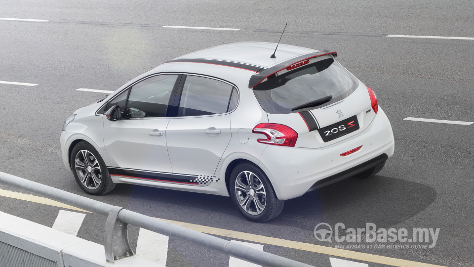 Peugeot 208 Mk1 (2013) Exterior