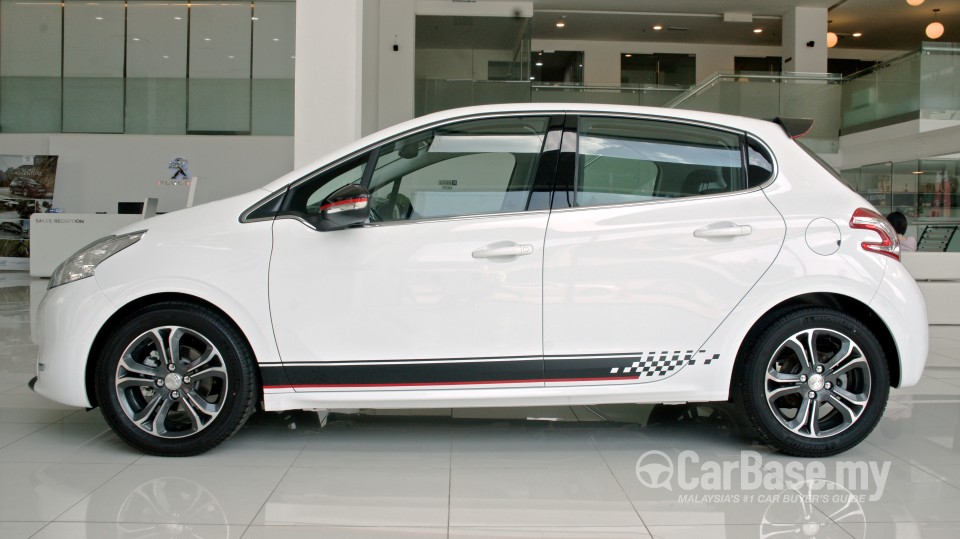 Peugeot 208 Mk1 (2013) Exterior