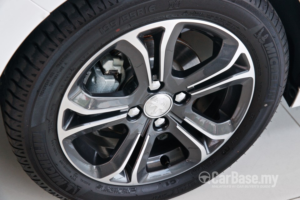 Peugeot 208 Mk1 (2013) Exterior