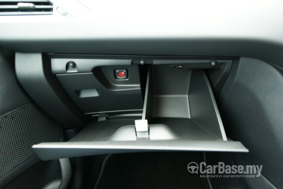 Peugeot 208 Mk1 (2013) Interior