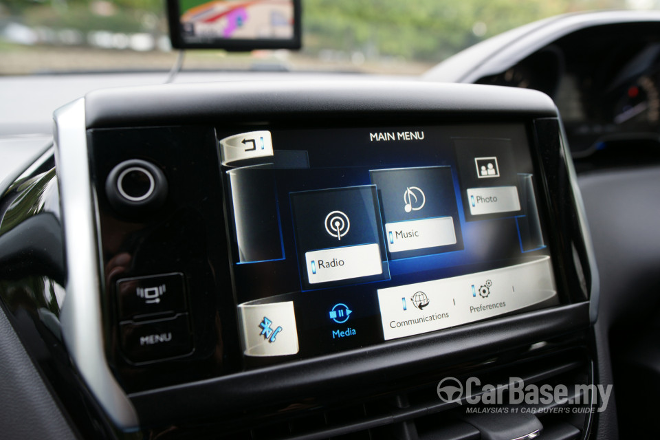 Peugeot 208 Mk1 (2013) Interior