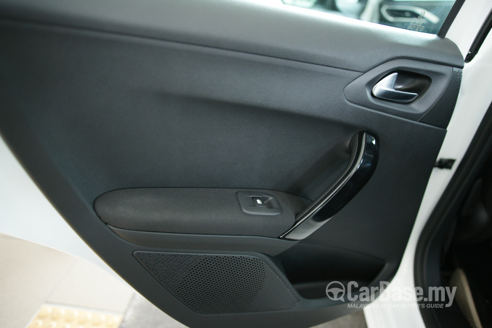 Peugeot 208 Mk1 (2013) Interior