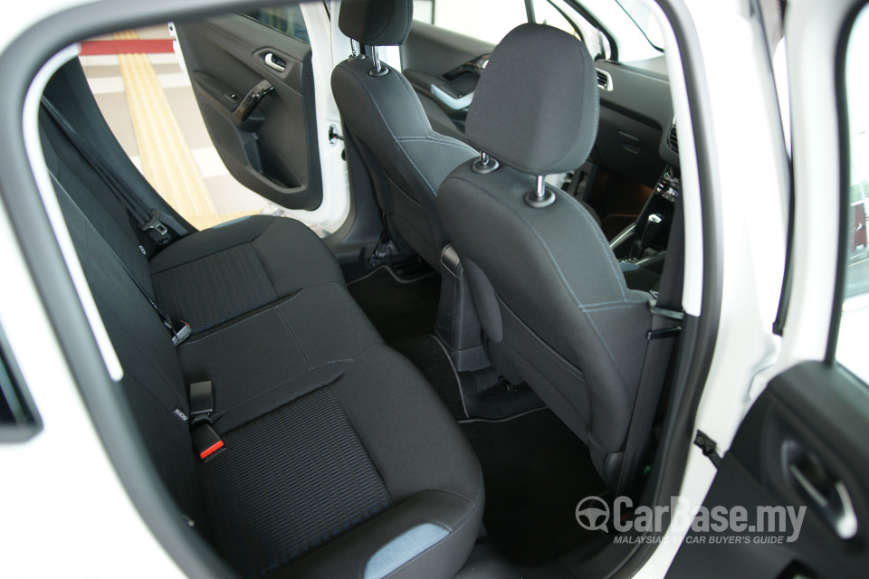 Peugeot 208 Mk1 (2013) Interior