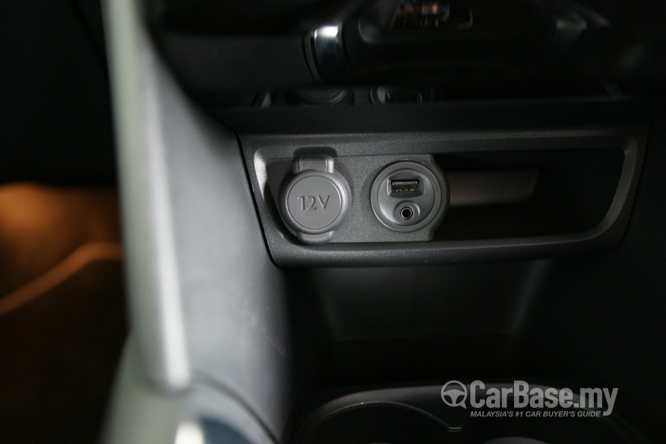 Peugeot 208 Mk1 (2013) Interior