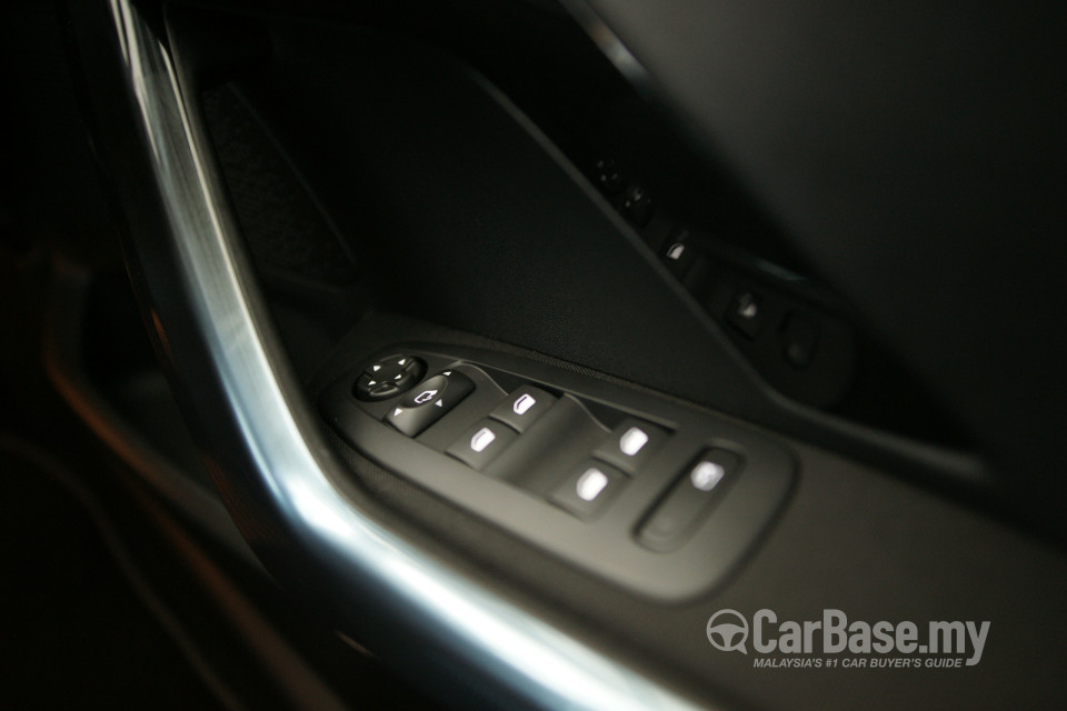 Peugeot 208 Mk1 (2013) Interior