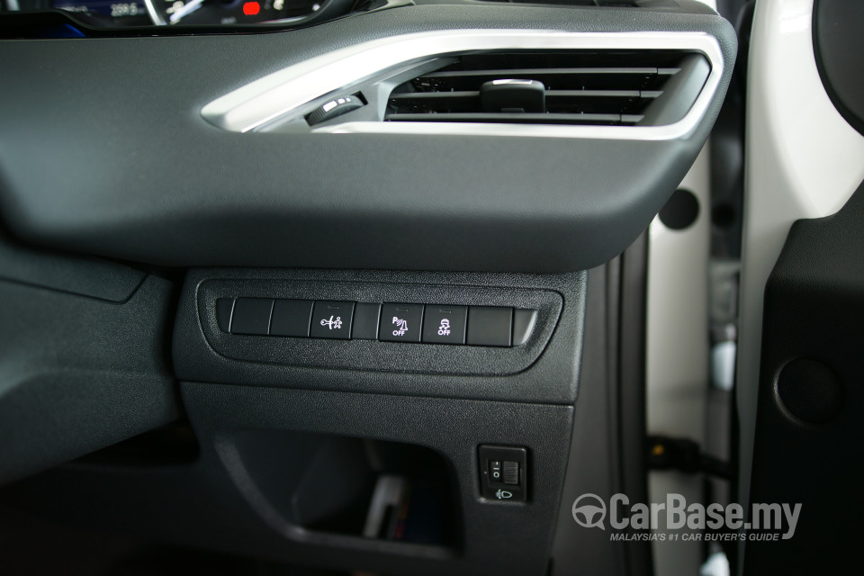 Peugeot 208 Mk1 (2013) Interior