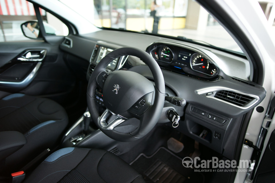 Peugeot 208 Mk1 (2013) Interior
