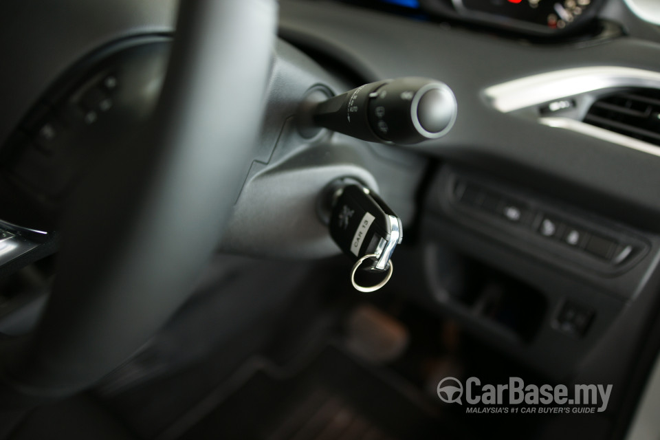 Peugeot 208 Mk1 (2013) Interior