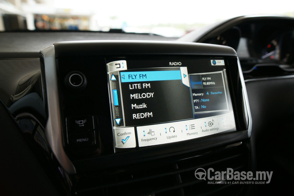 Peugeot 208 Mk1 (2013) Interior