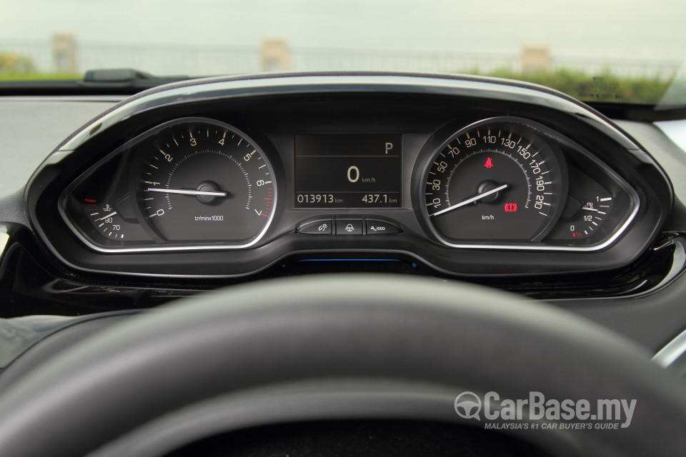 Peugeot 208 Mk1 (2013) Interior