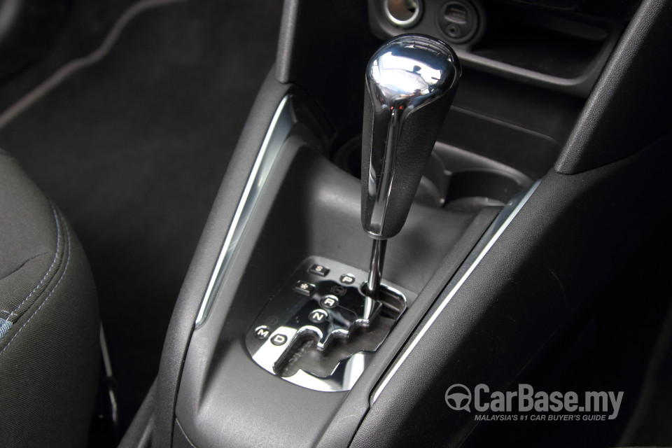 Peugeot 208 Mk1 (2013) Interior