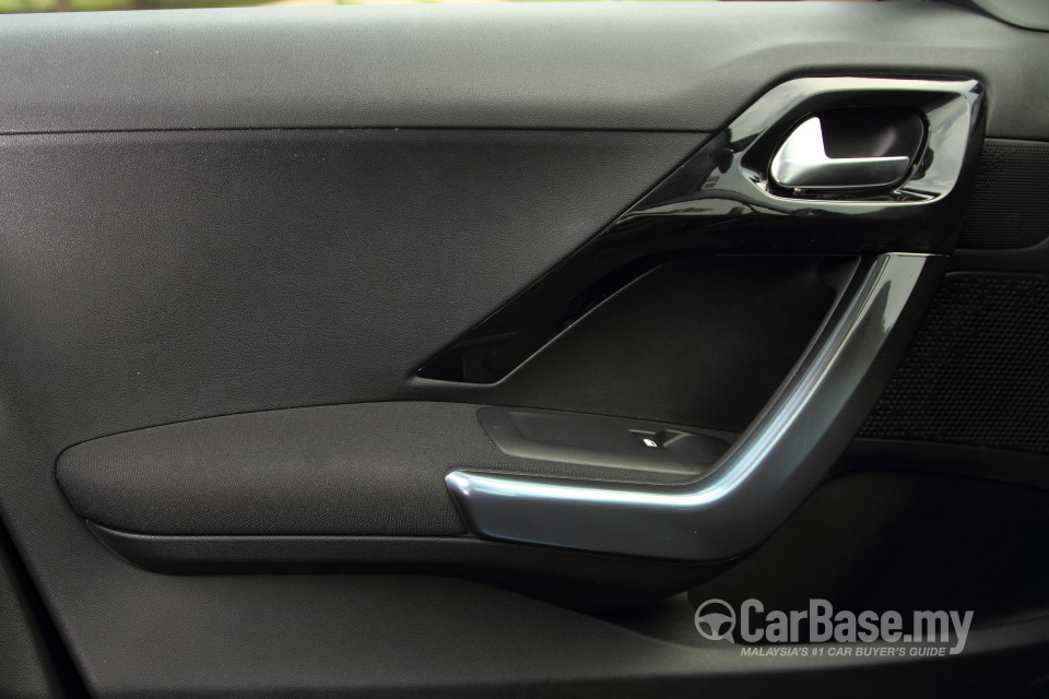 Peugeot 208 Mk1 (2013) Interior