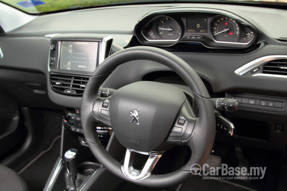 Peugeot 208 Mk1 (2013) Interior