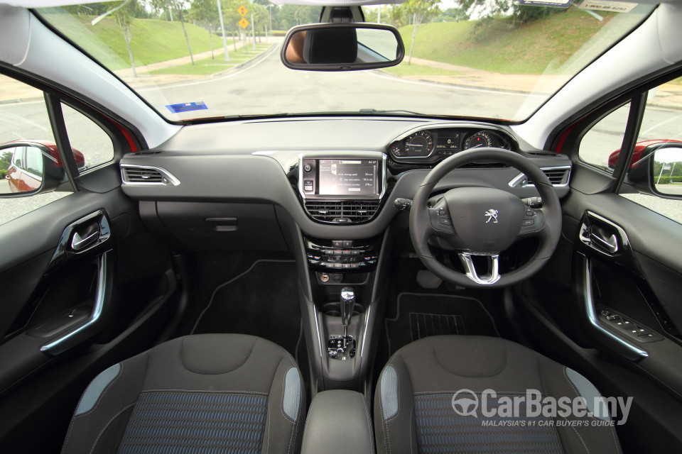 Peugeot 208 Mk1 (2013) Interior