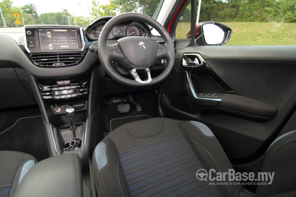 Peugeot 208 Mk1 (2013) Interior