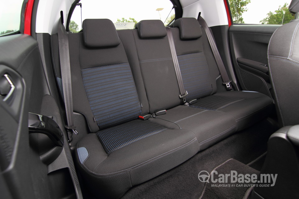 Peugeot 208 Mk1 (2013) Interior