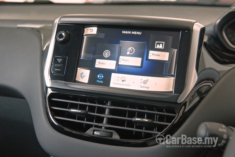 Peugeot 208 Mk1 (2013) Interior