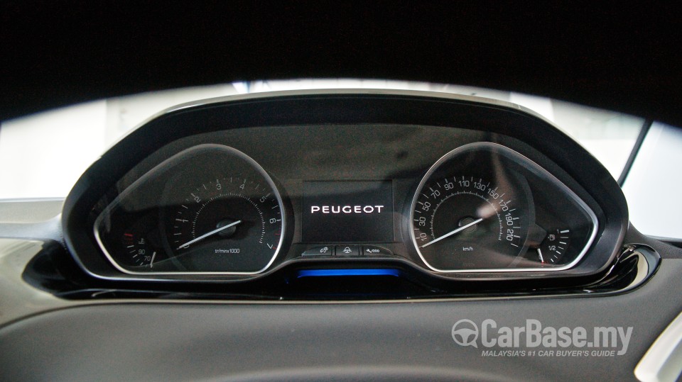 Peugeot 208 Mk1 (2013) Interior