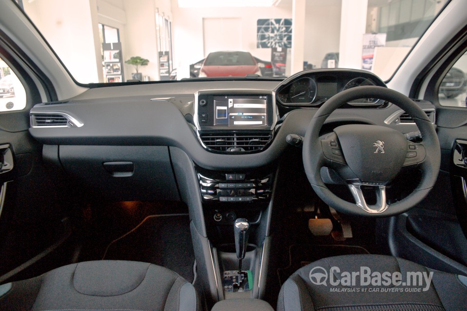 Peugeot 208 Mk1 (2013) Interior