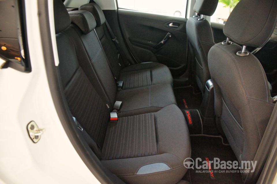 Peugeot 208 Mk1 (2013) Interior
