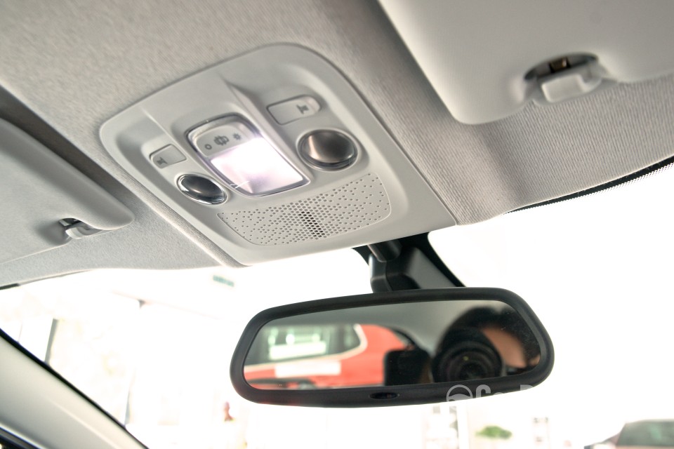 Peugeot 208 Mk1 (2013) Interior