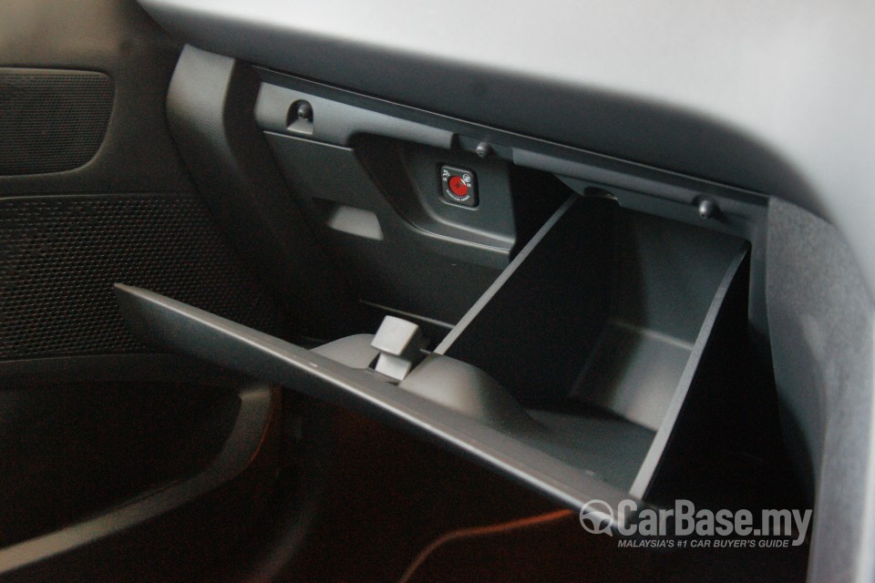 Peugeot 208 Mk1 (2013) Interior