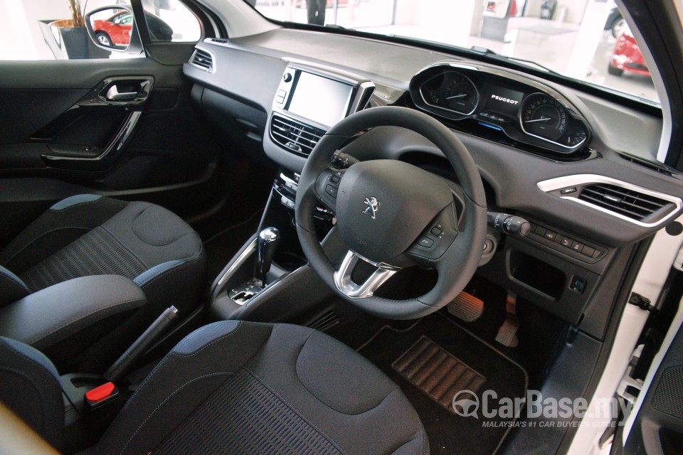 Peugeot 208 Mk1 (2013) Interior