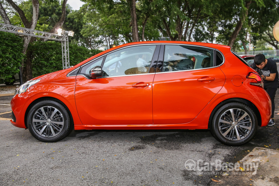 Peugeot 208 Mk1 Facelift (2017) Exterior