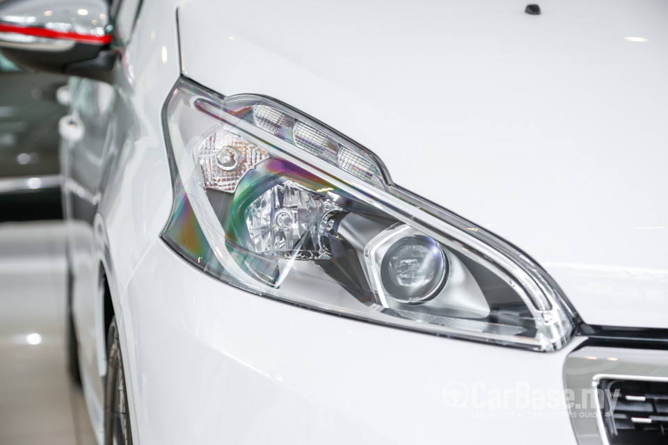 Peugeot 208 Mk1 Facelift (2017) Exterior
