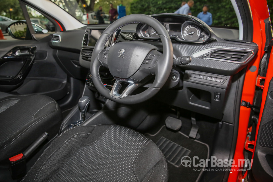 Peugeot 208 Mk1 Facelift (2017) Interior